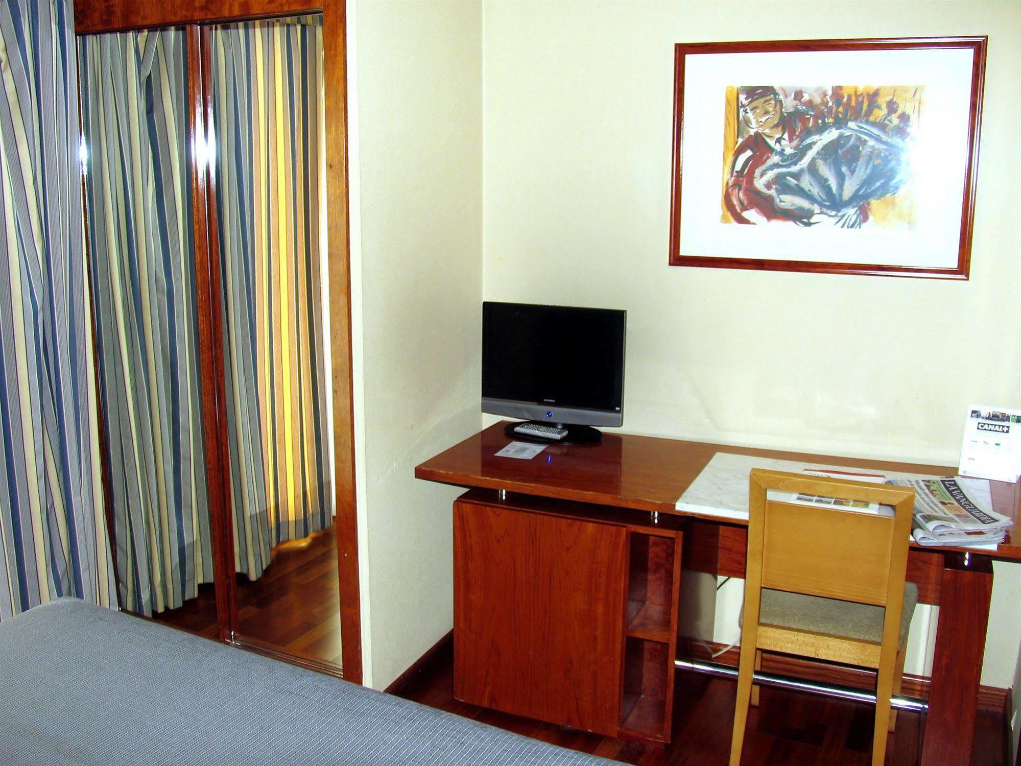 Hotel Pedralbes Barcelona Bagian luar foto