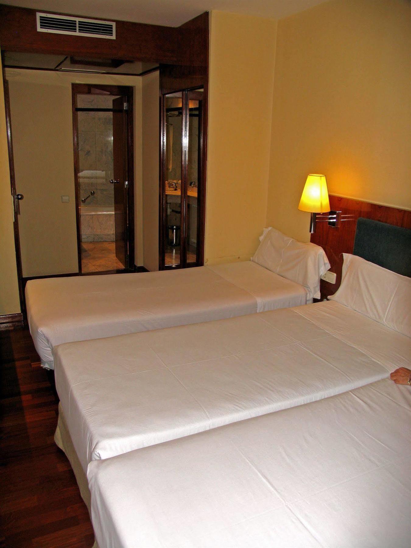 Hotel Pedralbes Barcelona Bagian luar foto