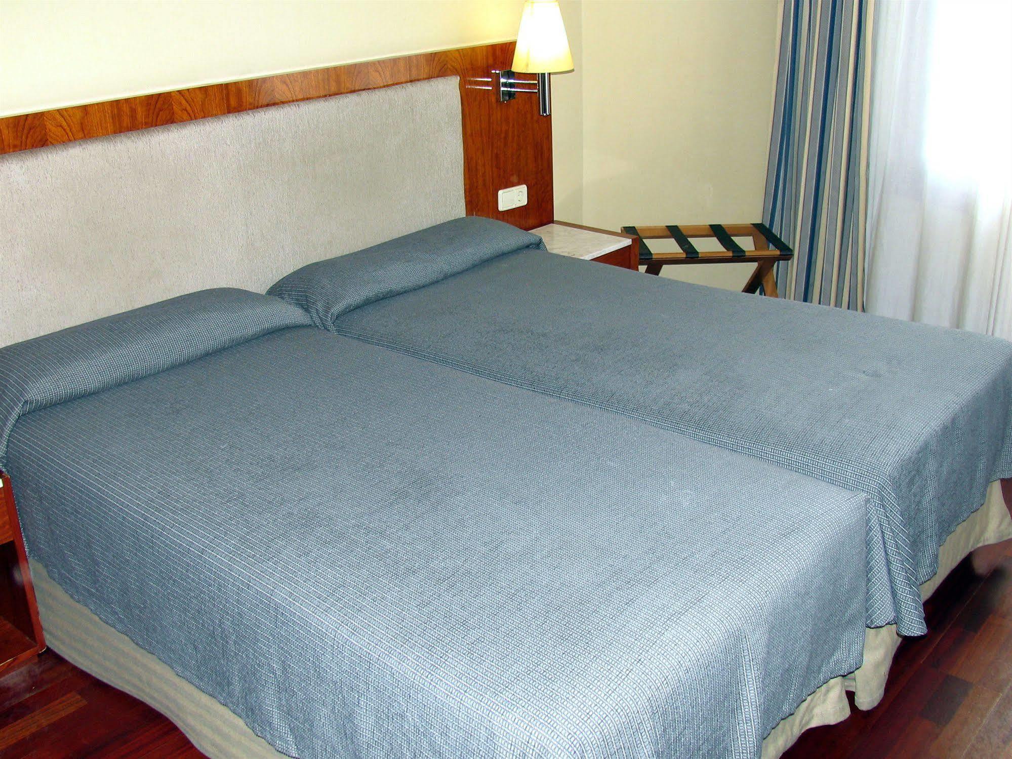 Hotel Pedralbes Barcelona Bagian luar foto