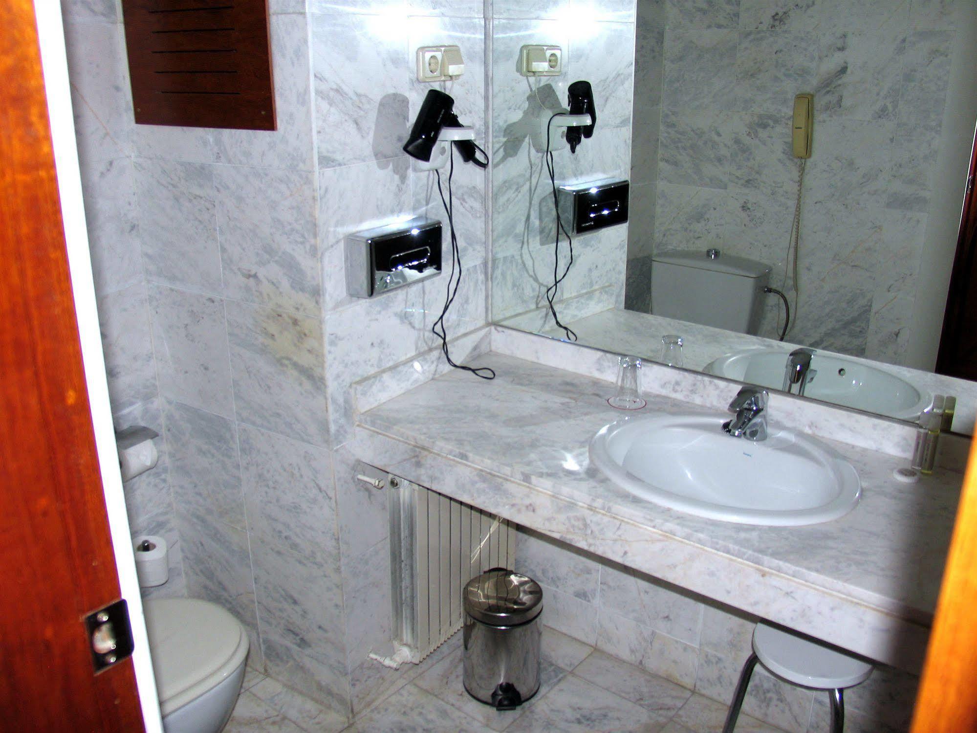 Hotel Pedralbes Barcelona Bagian luar foto