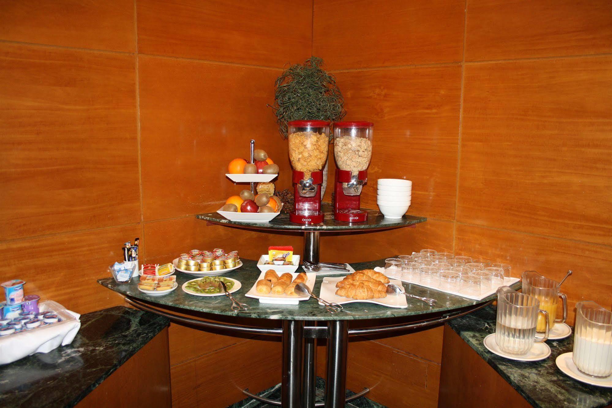Hotel Pedralbes Barcelona Bagian luar foto